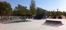 Parque público infantil con «skatepark» en Villanueva de la Cañada