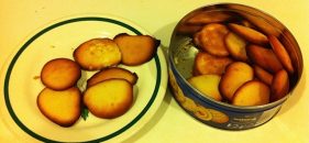 Pastas de clara de huevo caseras finas con almendras de la «Tía Conchi»