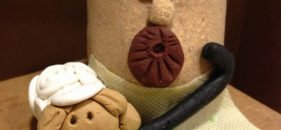 Pastorcito con oveja para el Belén hecho con una media o calcetín