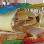 Presentaciones originales de comida para niños: «Barcos de jamón y queso»