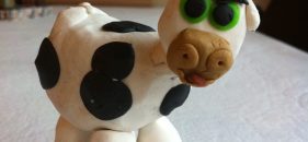 Modelo de vaca de plastelina para el Belén